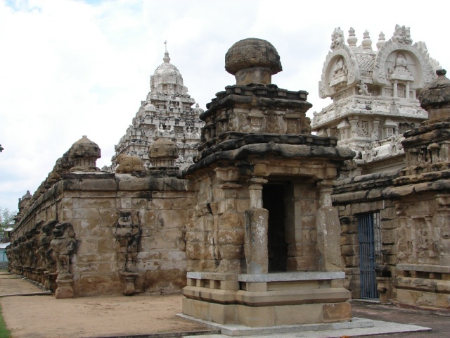 2008/03(March)/AroundTheWorld/1st 4 Stops/640x480_24  Kanchipuram, India 8th century temple.jpeg
